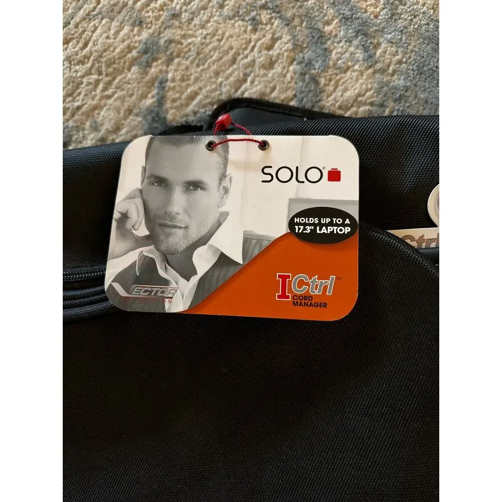 Solo‎ laptop messenger bag. Holds laptop up to 17.3” Intel Headphone pocket